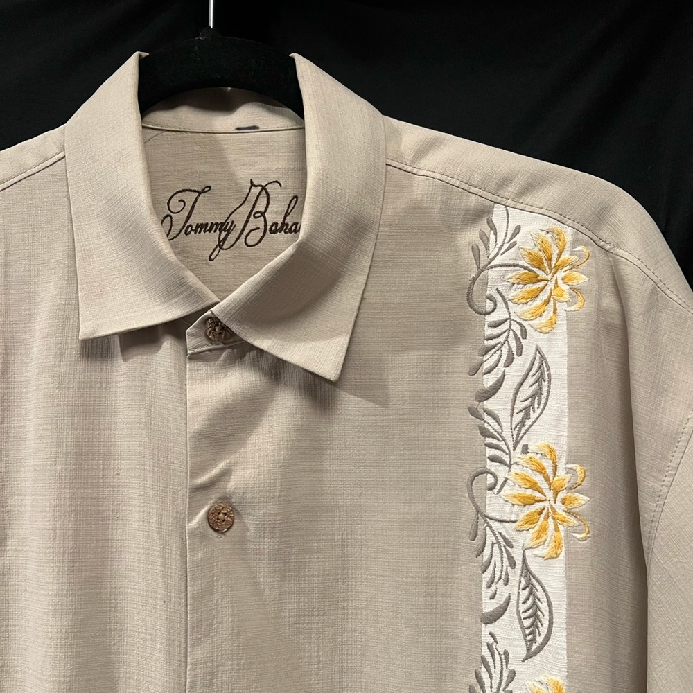 Tommy Bahama | 100% Silk Beige Button Down Short Sleeve Shirt Large